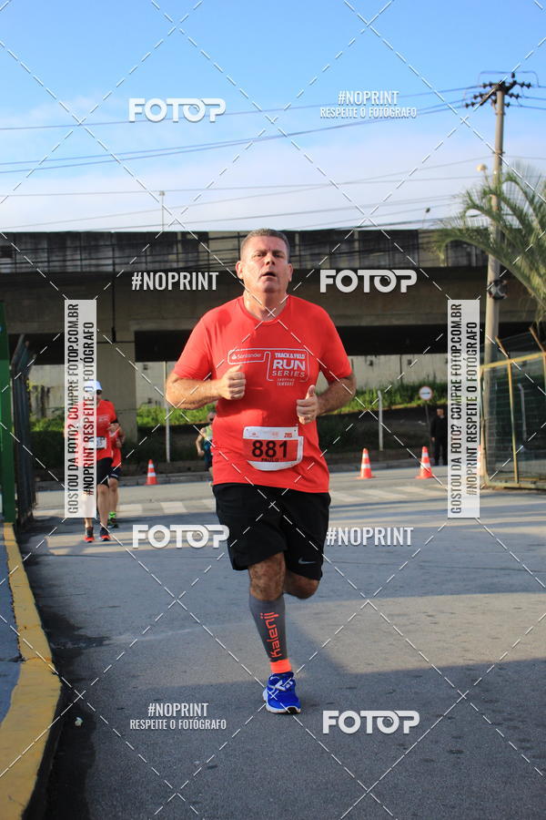 Buy your photos of the eventSantander Track & Field Run Series - Shopping Tambor on Fotop