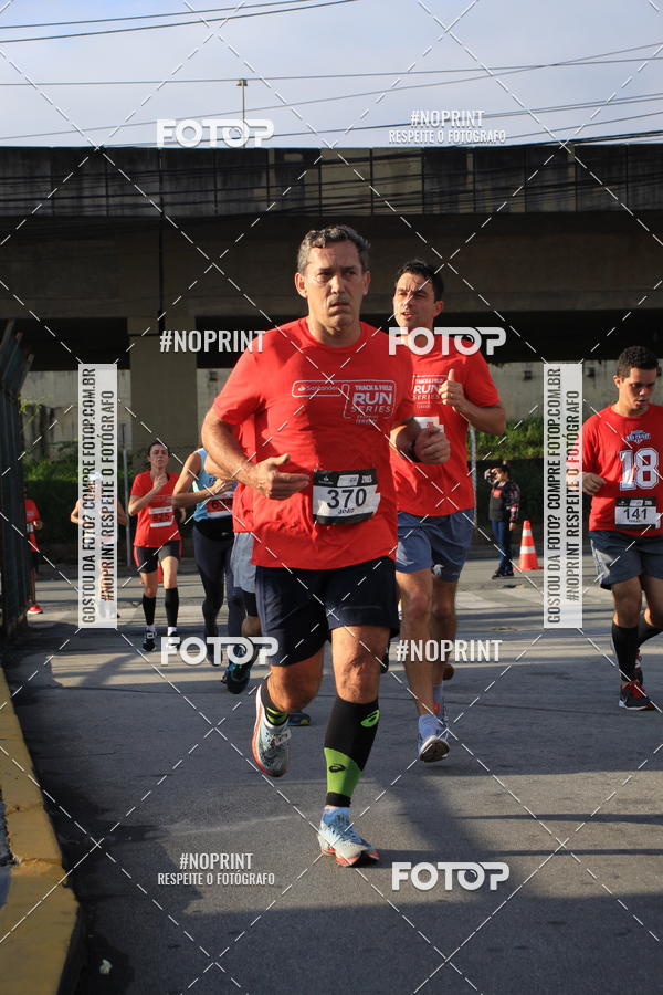 Buy your photos of the eventSantander Track & Field Run Series - Shopping Tambor on Fotop