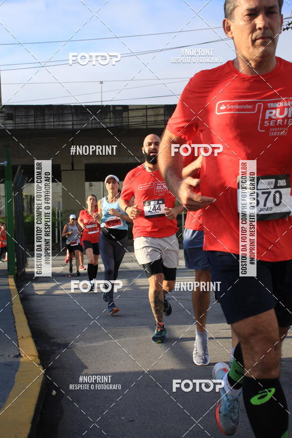 Buy your photos of the eventSantander Track & Field Run Series - Shopping Tambor on Fotop