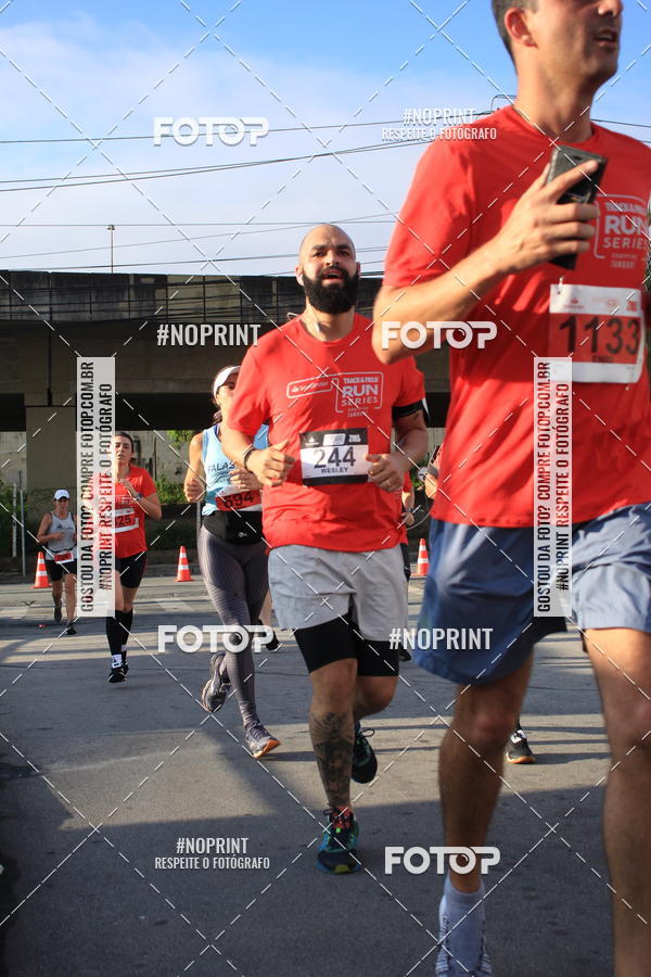 Buy your photos of the eventSantander Track & Field Run Series - Shopping Tambor on Fotop
