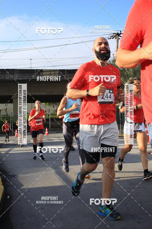 Buy your photos of the eventSantander Track & Field Run Series - Shopping Tambor on Fotop