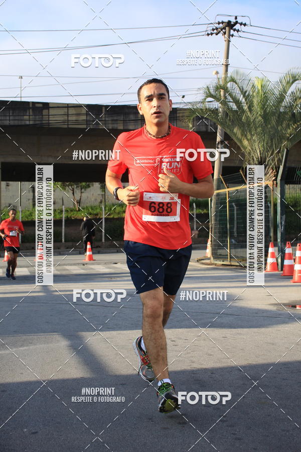 Buy your photos of the eventSantander Track & Field Run Series - Shopping Tambor on Fotop