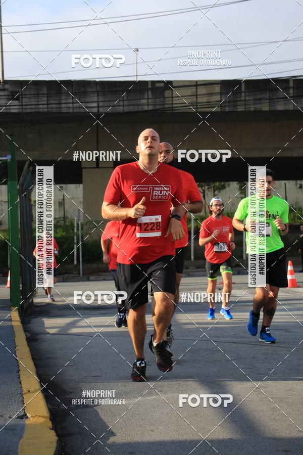 Buy your photos of the eventSantander Track & Field Run Series - Shopping Tambor on Fotop