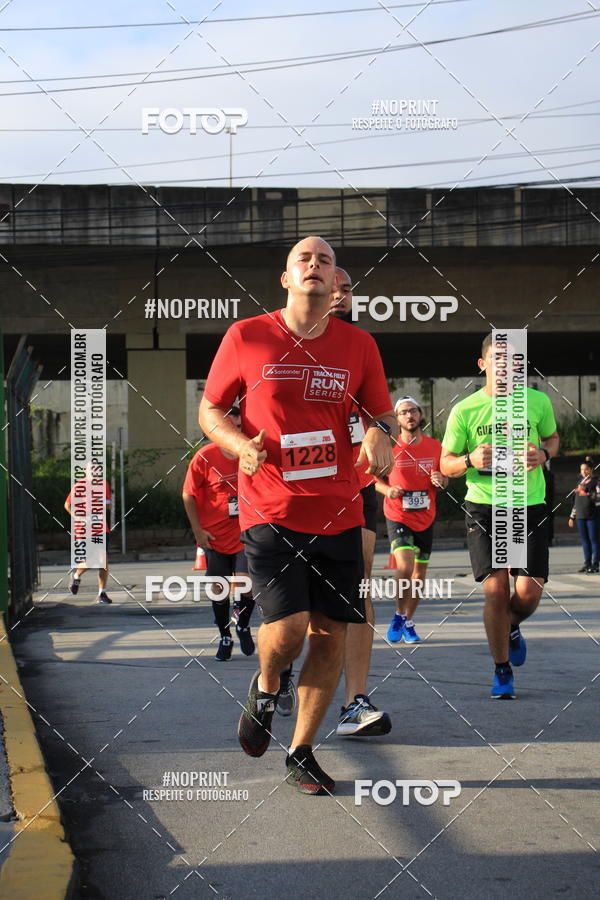 Buy your photos of the eventSantander Track & Field Run Series - Shopping Tambor on Fotop