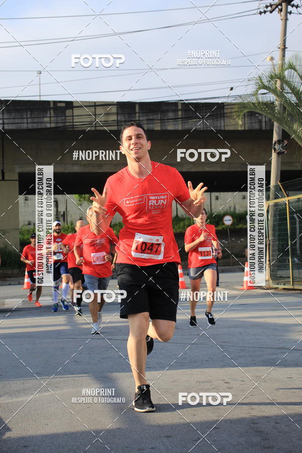 Buy your photos of the eventSantander Track & Field Run Series - Shopping Tambor on Fotop