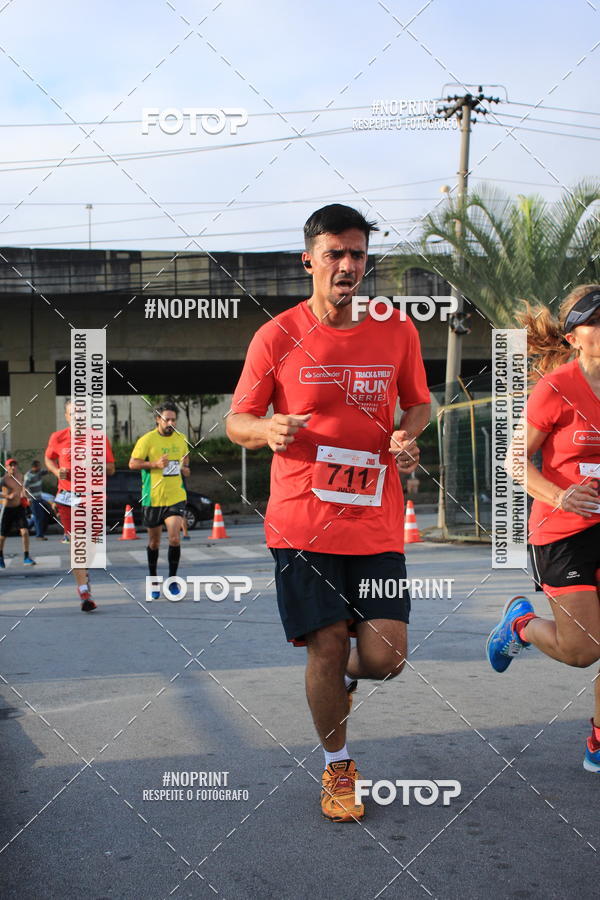Buy your photos of the eventSantander Track & Field Run Series - Shopping Tambor on Fotop