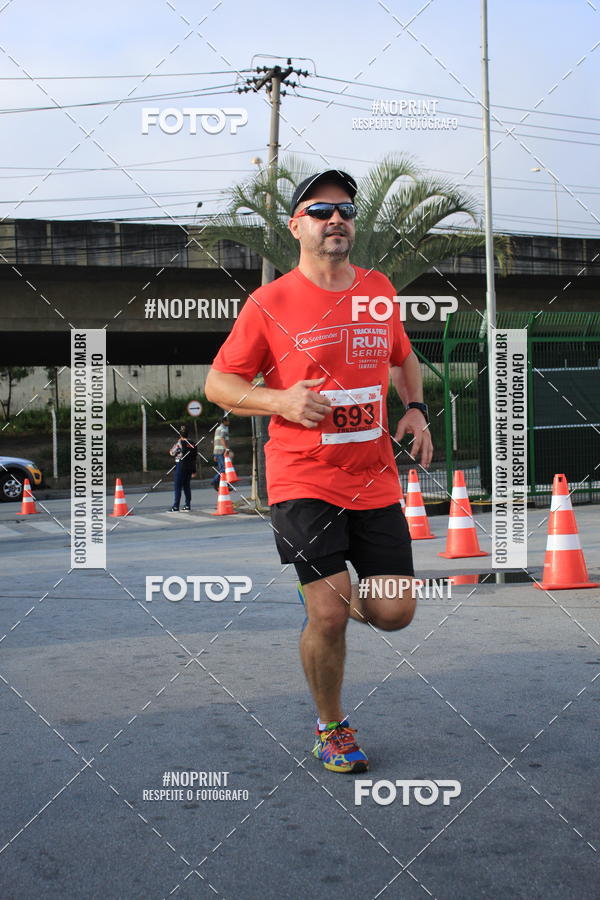 Buy your photos of the eventSantander Track & Field Run Series - Shopping Tambor on Fotop