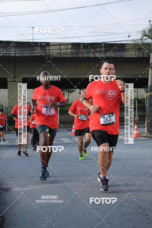 Buy your photos of the eventSantander Track & Field Run Series - Shopping Tambor on Fotop