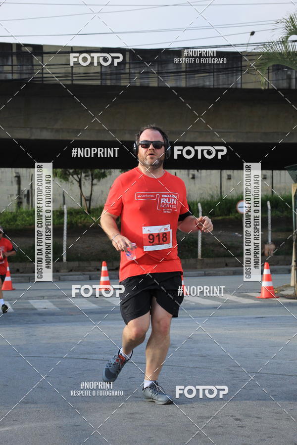 Buy your photos of the eventSantander Track & Field Run Series - Shopping Tambor on Fotop