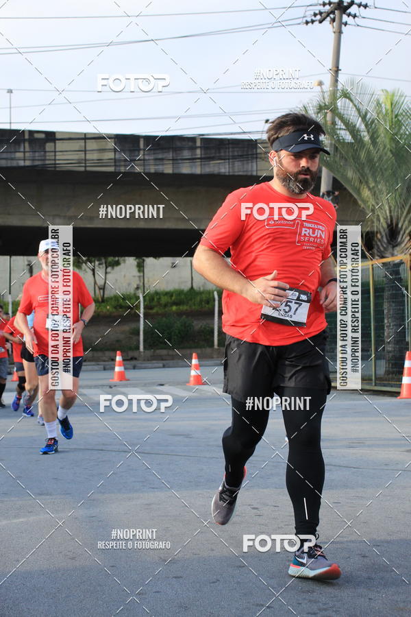 Buy your photos of the eventSantander Track & Field Run Series - Shopping Tambor on Fotop