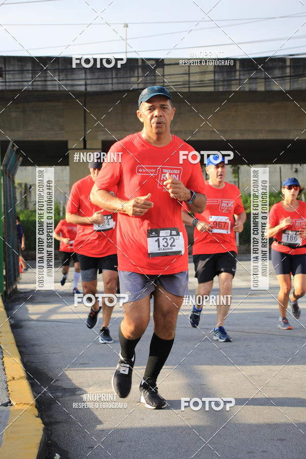 Buy your photos of the eventSantander Track & Field Run Series - Shopping Tambor on Fotop