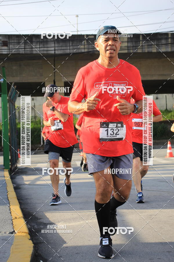Buy your photos of the eventSantander Track & Field Run Series - Shopping Tambor on Fotop