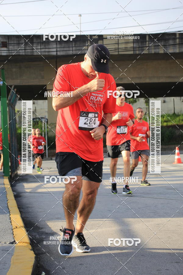 Buy your photos of the eventSantander Track & Field Run Series - Shopping Tambor on Fotop