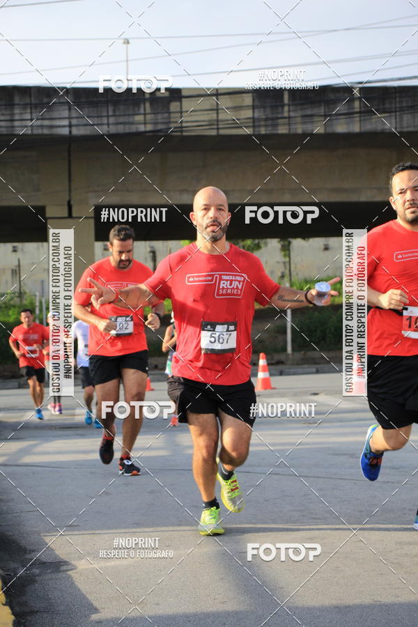 Buy your photos of the eventSantander Track & Field Run Series - Shopping Tambor on Fotop
