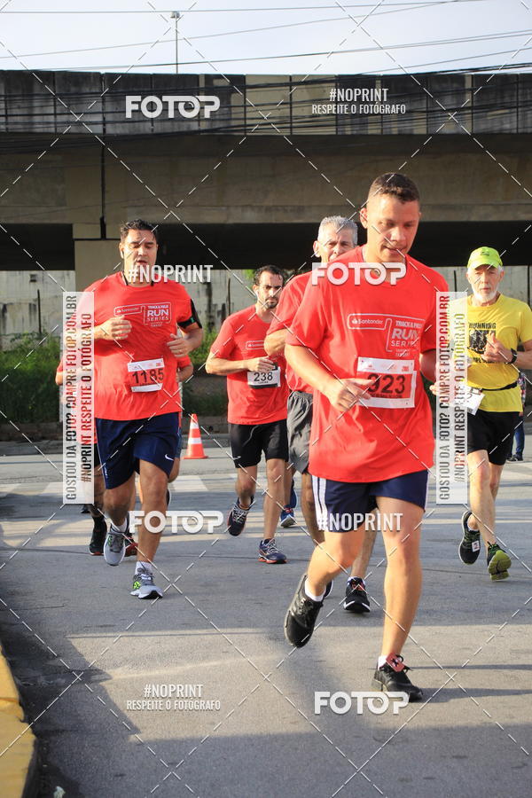 Buy your photos of the eventSantander Track & Field Run Series - Shopping Tambor on Fotop