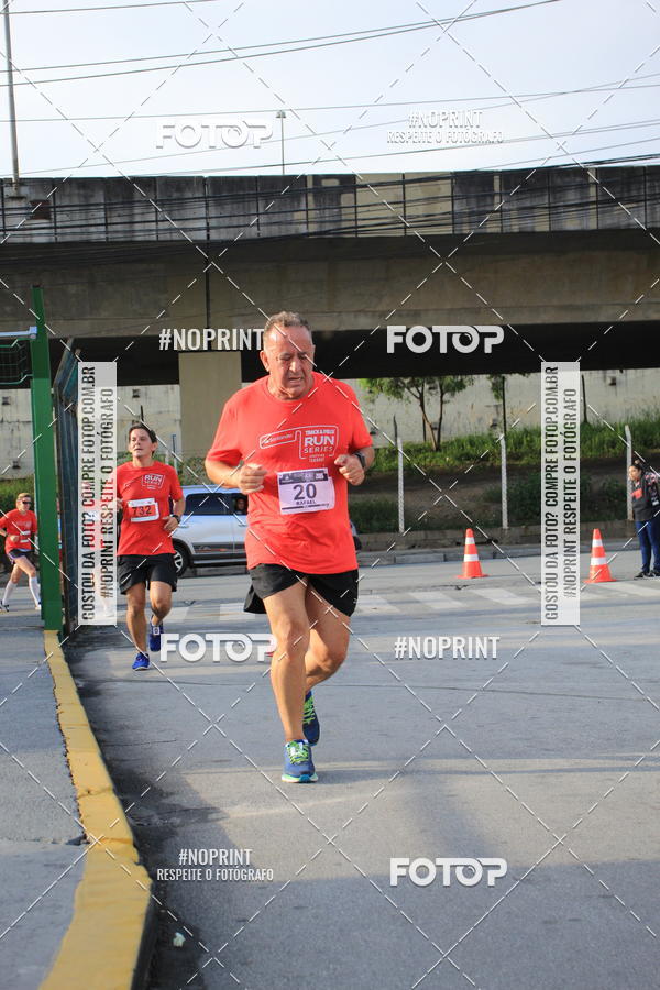 Buy your photos of the eventSantander Track & Field Run Series - Shopping Tambor on Fotop