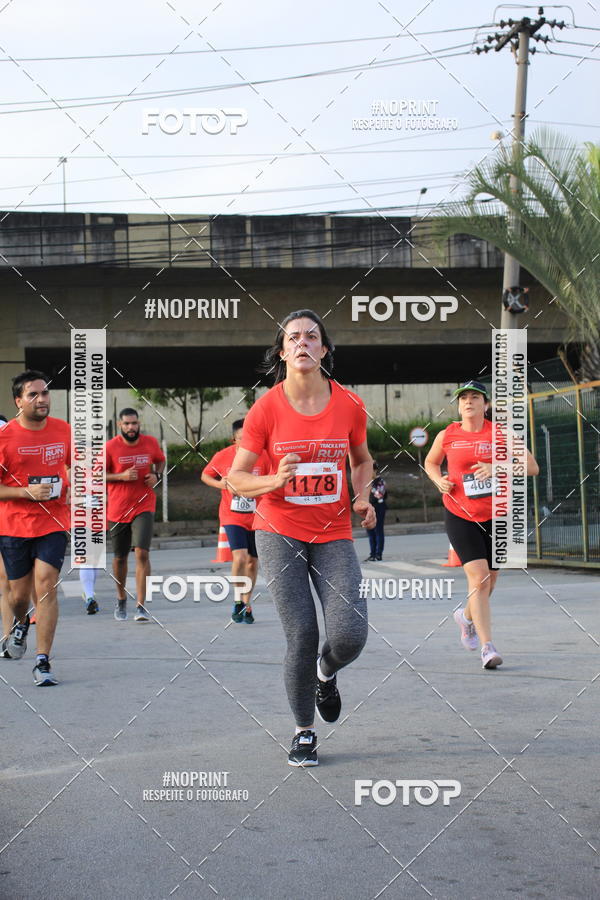 Buy your photos of the eventSantander Track & Field Run Series - Shopping Tambor on Fotop