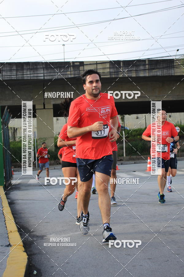 Buy your photos of the eventSantander Track & Field Run Series - Shopping Tambor on Fotop