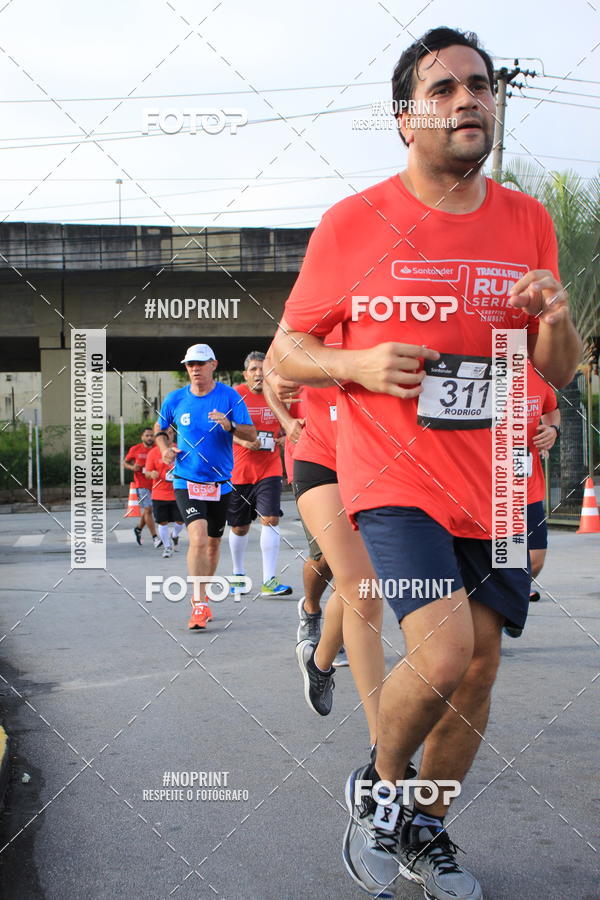 Buy your photos of the eventSantander Track & Field Run Series - Shopping Tambor on Fotop