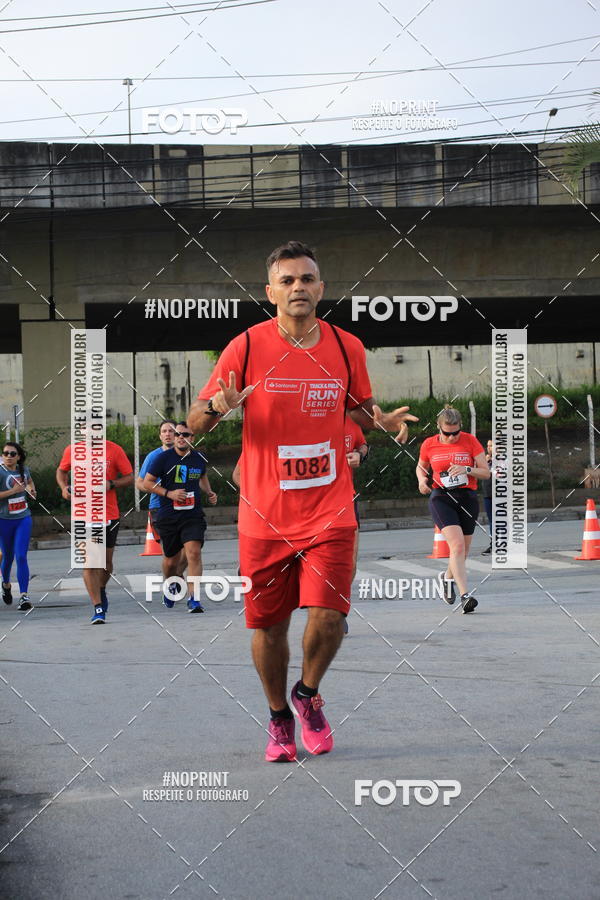 Buy your photos of the eventSantander Track & Field Run Series - Shopping Tambor on Fotop