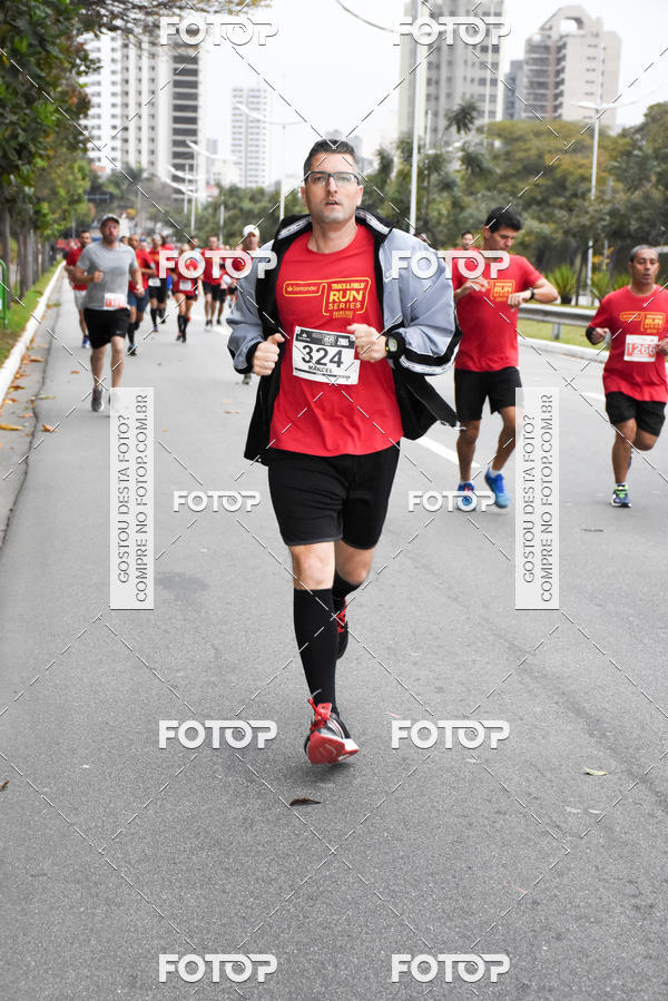 Buy your photos of the eventSantander Track & Field Run Series - Paineiras Shopping on Fotop