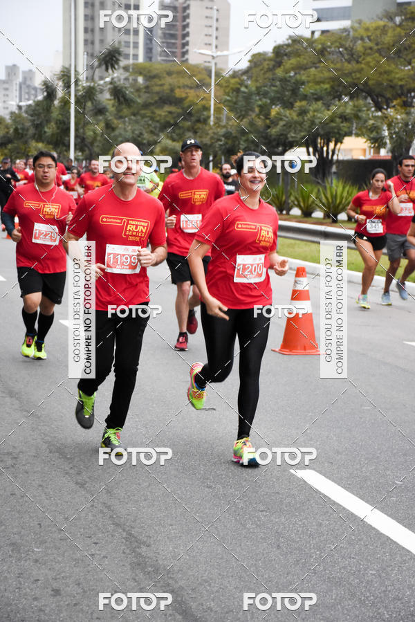 Buy your photos of the eventSantander Track & Field Run Series - Paineiras Shopping on Fotop