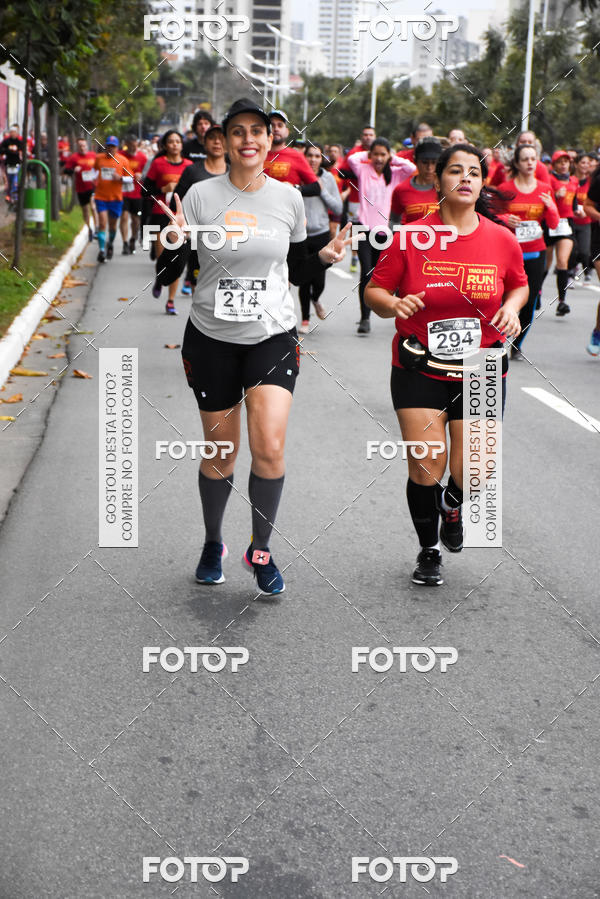 Buy your photos of the eventSantander Track & Field Run Series - Paineiras Shopping on Fotop