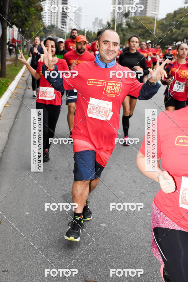 Buy your photos of the eventSantander Track & Field Run Series - Paineiras Shopping on Fotop