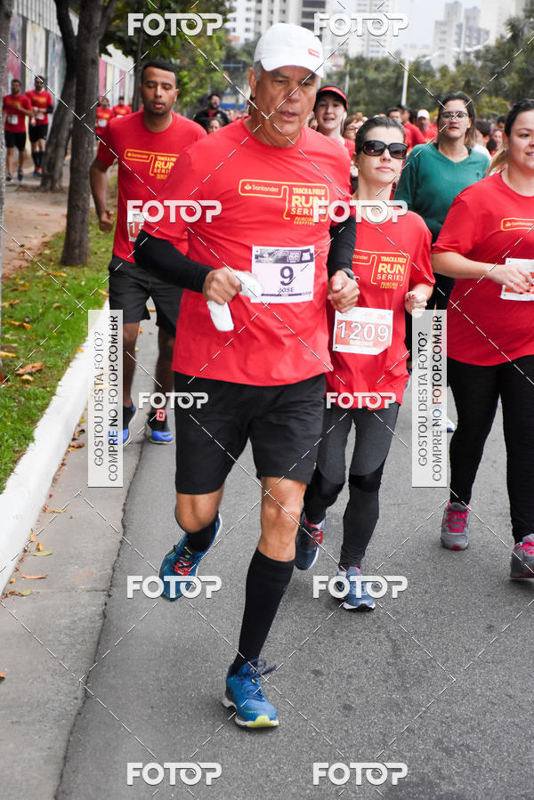 Buy your photos of the eventSantander Track & Field Run Series - Paineiras Shopping on Fotop