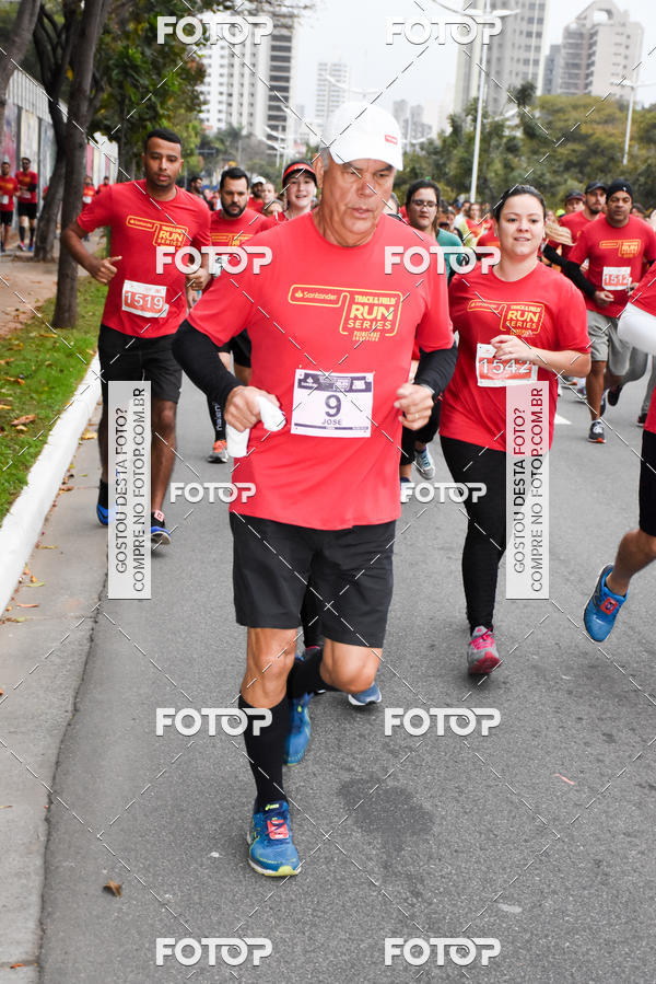 Buy your photos of the eventSantander Track & Field Run Series - Paineiras Shopping on Fotop