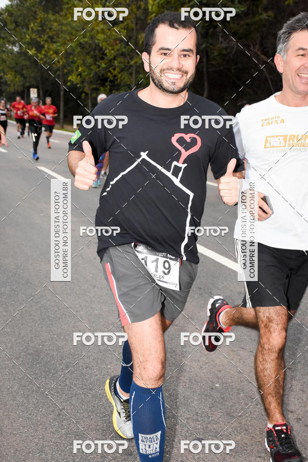 Buy your photos of the eventSantander Track & Field Run Series - Paineiras Shopping on Fotop