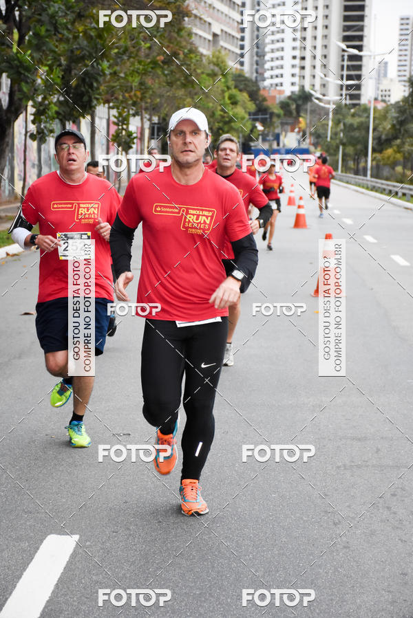 Buy your photos of the eventSantander Track & Field Run Series - Paineiras Shopping on Fotop