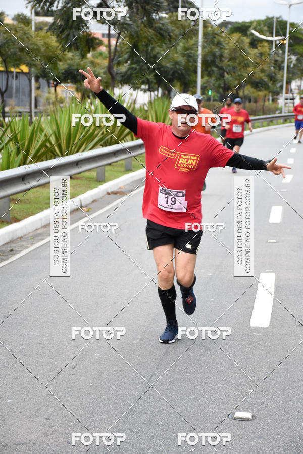Buy your photos of the eventSantander Track & Field Run Series - Paineiras Shopping on Fotop