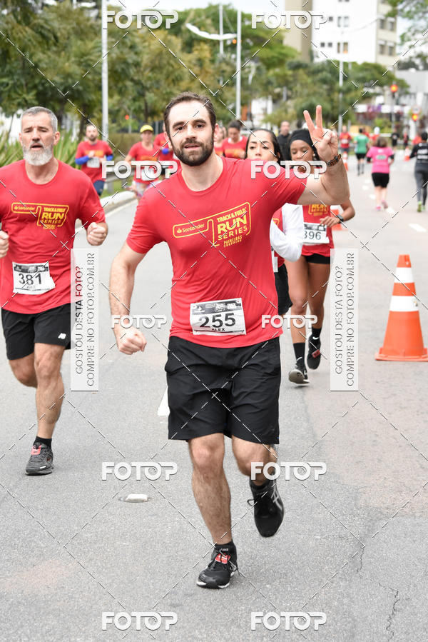 Buy your photos of the eventSantander Track & Field Run Series - Paineiras Shopping on Fotop