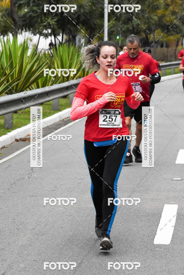 Buy your photos of the eventSantander Track & Field Run Series - Paineiras Shopping on Fotop