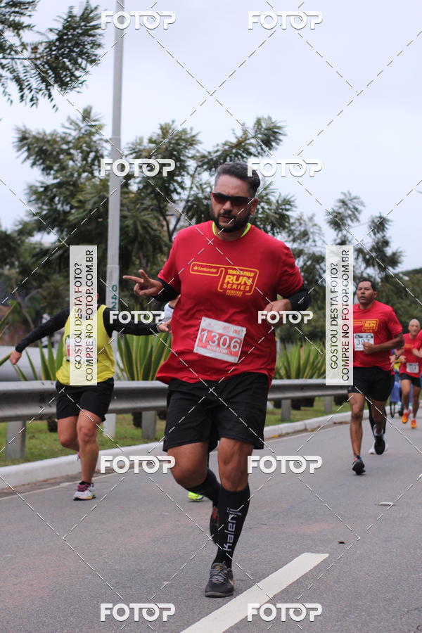 Buy your photos of the eventSantander Track & Field Run Series - Paineiras Shopping on Fotop