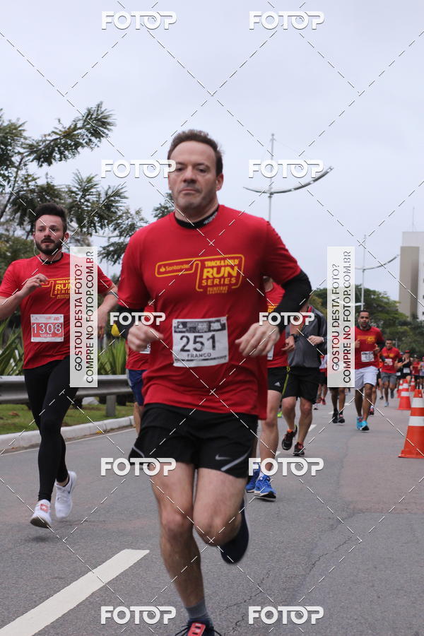 Buy your photos of the eventSantander Track & Field Run Series - Paineiras Shopping on Fotop