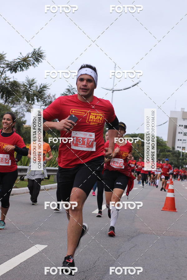 Buy your photos of the eventSantander Track & Field Run Series - Paineiras Shopping on Fotop