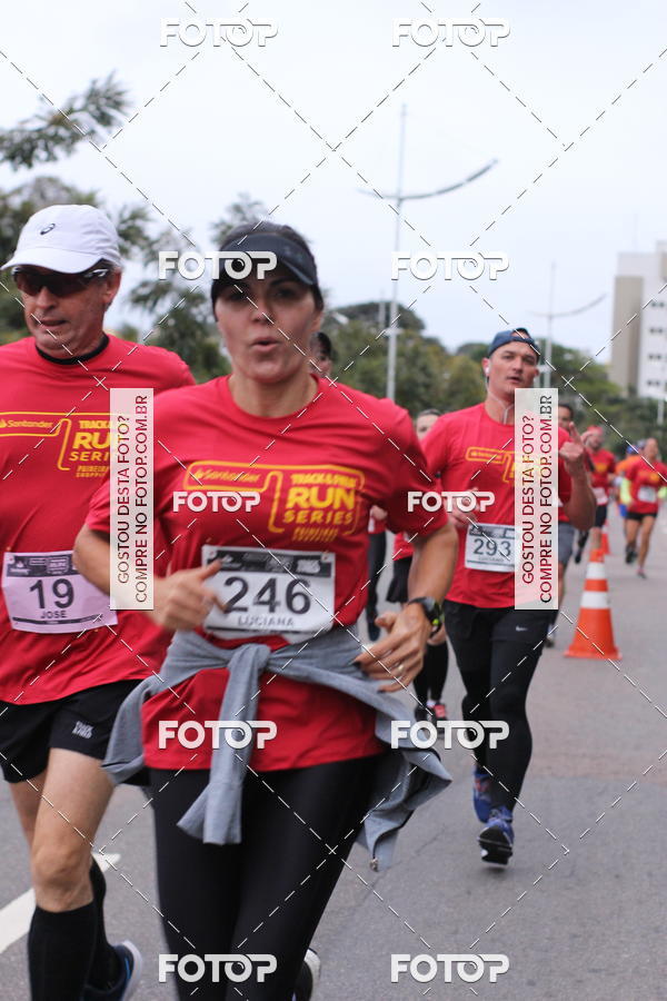 Buy your photos of the eventSantander Track & Field Run Series - Paineiras Shopping on Fotop