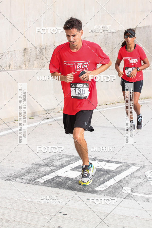 Buy your photos of the eventSANTANDER TRACK&FIELD RUN SERIES AquaRio on Fotop