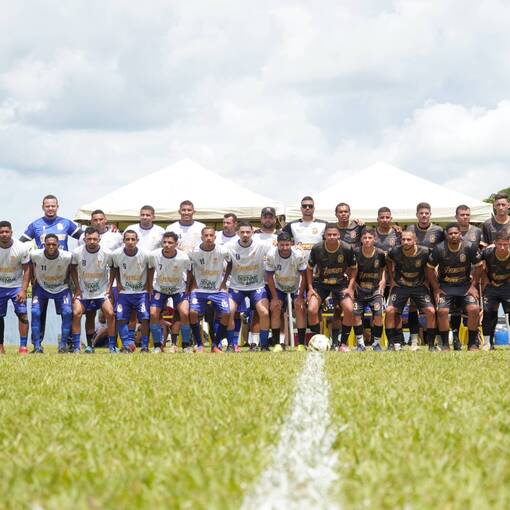 Event cover AVENGERS A X AVENGERS B