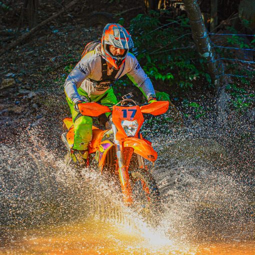 Event cover 4� Enduro p� de cedro 